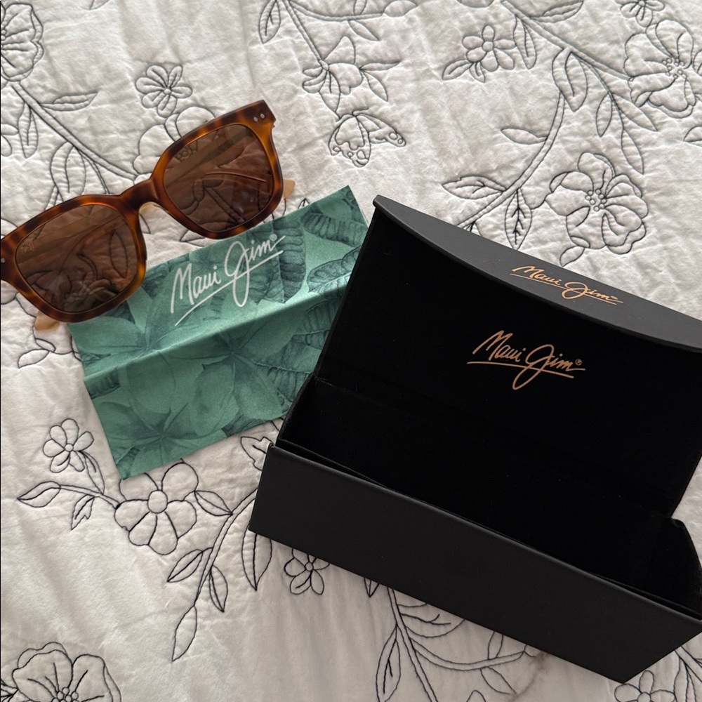 New Maui Jim Black Sunglasses Holder and sunglasses - Picture 8 of 8